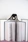 Preview: leseleuchte-holly-fuer-die-schulter-leseratte-leselampe-buch-blackandwhite-design-made-in-germany-hergestellt-in-deutschland