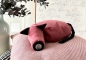 Preview: leseleuchte-henry-fuer-die-schulter-leseschwein-ideales-licht-zum-lesen-rosa-design-made-in-germany-hergestellt-in-deutschland