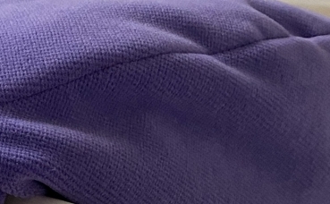 Preview: leseleuchte-henry-fuer-die-schulter-stoffmuster-fuer-leselampe-farbe-flieder-trevira-velours-design-made-in-germany-hergestellt-in-deutschland