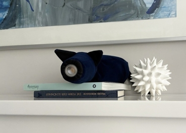 Preview: leseleuchte-henry-fuer-die-schulter-leseschwein-leselampe-buch-nachtblau-design-made-in-germany-hergestellt-in-deutschland