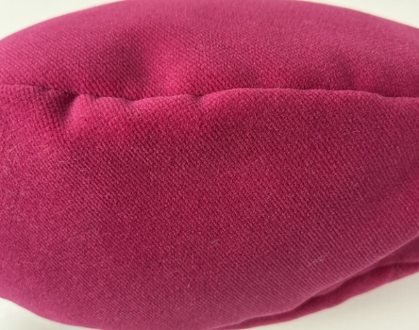 leseleuchte-henry-fuer-die-schulter-stoffmuster-fuer-leselampe-farbe-capriblau-trevira-velours-design-made-in-germany-hergestellt-in-deutschland